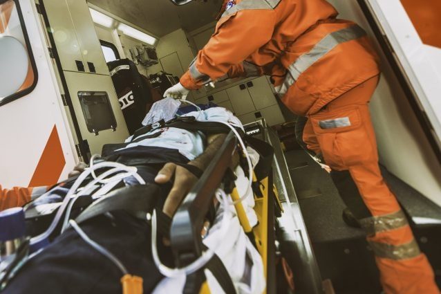 ambulanza-ambulanze-118-soccorsi-soccorritori-paramedici-incidente-6-1576415077395-638x425-2862309