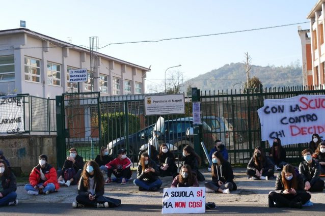 pitagora-protesta-studenti-2-638x425-7031793
