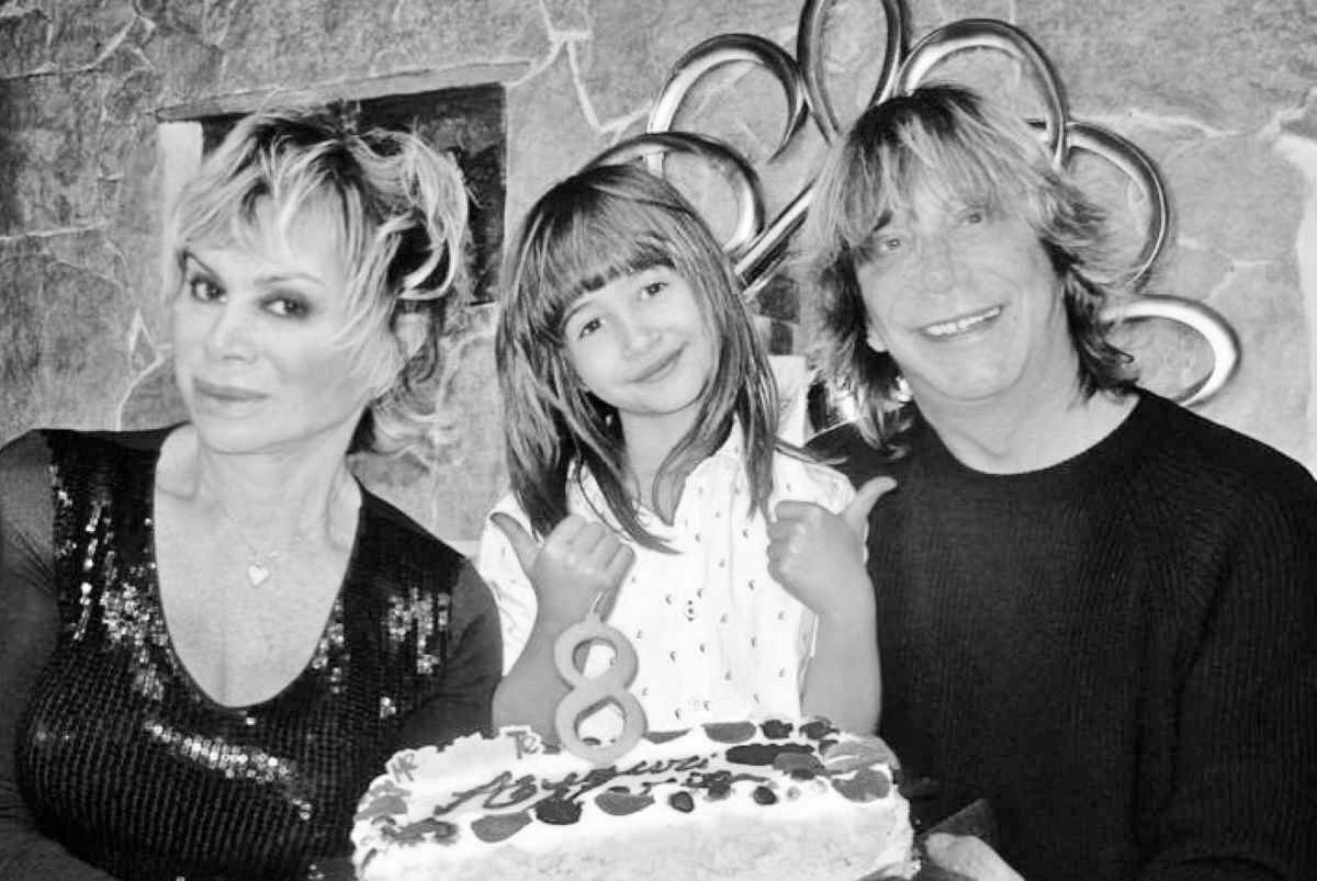 carmen-russo-avete-mai-visto-la-figlia-il-mix-perfetto-tra-lei-ed-enzo-paolo-turchi-01