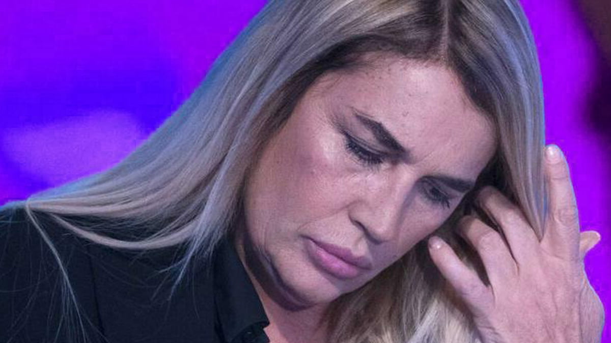 Lory Del Santo Spara A Zero Contro Un Ex Naufrago Un Viscido