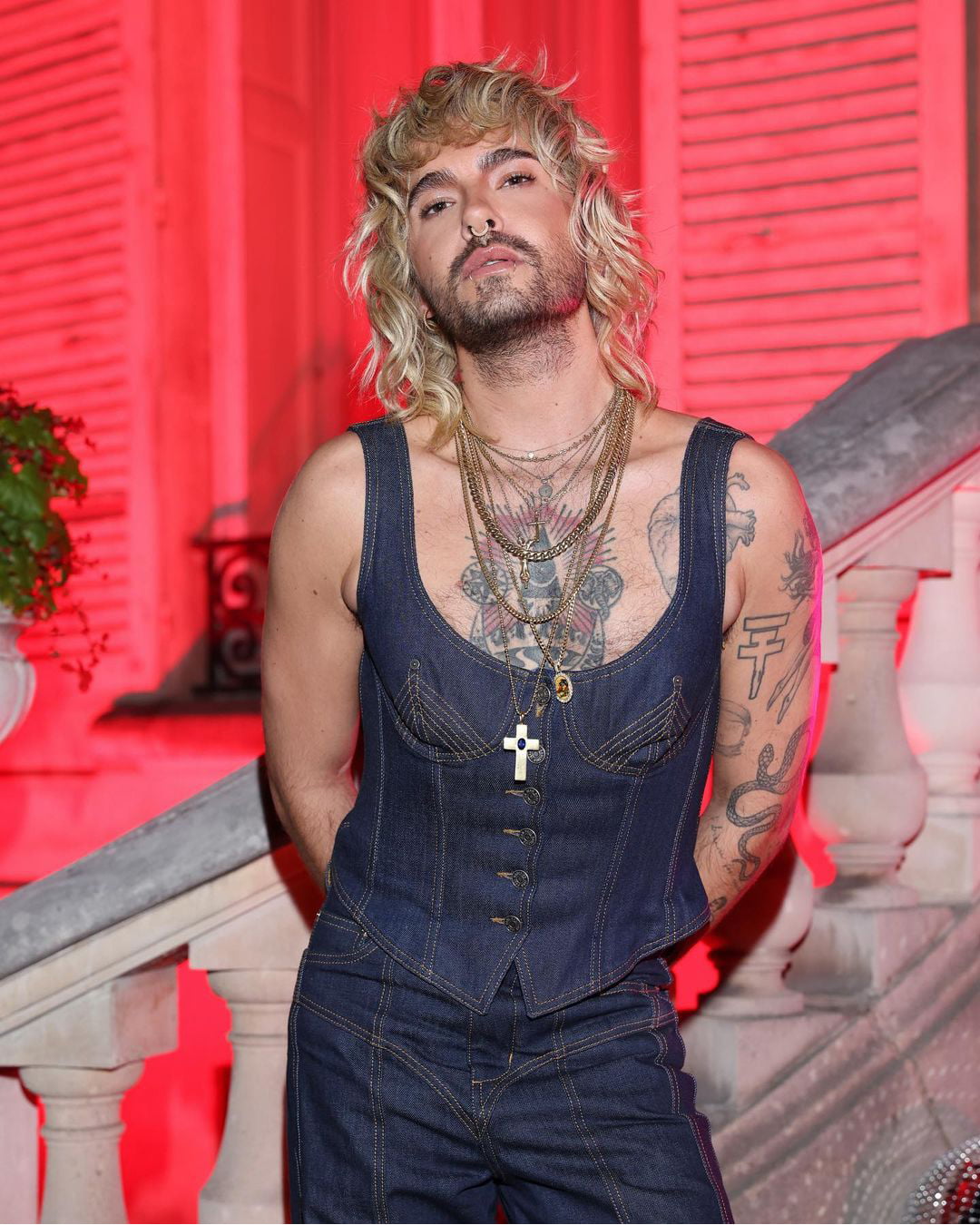 Ricordate Bill Kaulitz, il cantante dei Tokio Hotel? Oggi