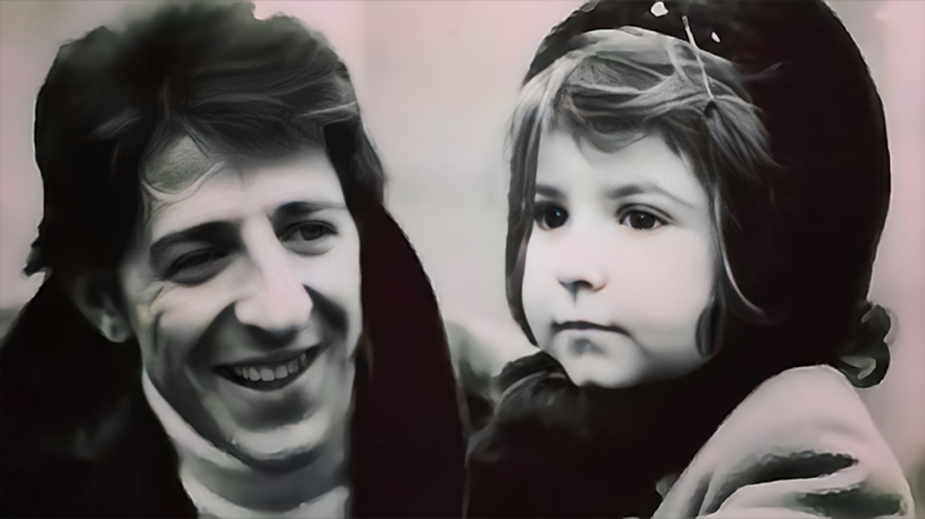 Vi ricordate Dalia, figlia di Gaber? Eccola oggi insieme ai figli (identici al nonno) Vi ricordate Dalia, figlia di Gaber? Eccola oggi insieme ai figli (identici al nonno)