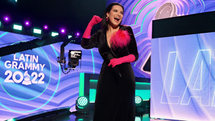 Laura Pausini presenta i Latin Grammy Awards nel 2022