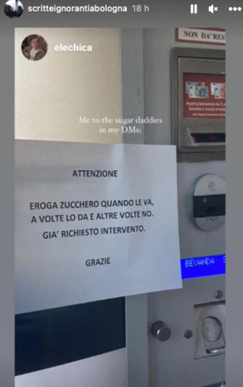 L'avviso ai limiti dell'incredibile incollato su un distributore automatico a Bologna