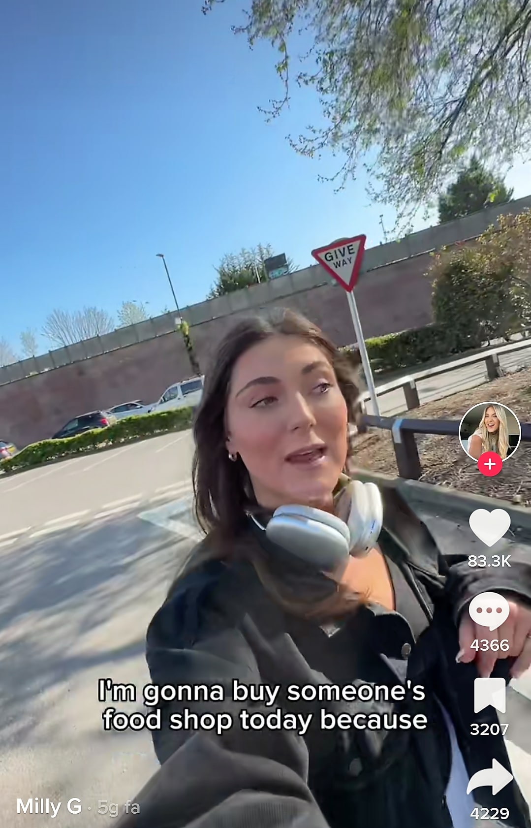 La influencer che ha provato a pagare la spesa a uno sconosciuto. Fonte: millyg_fit - Tikok