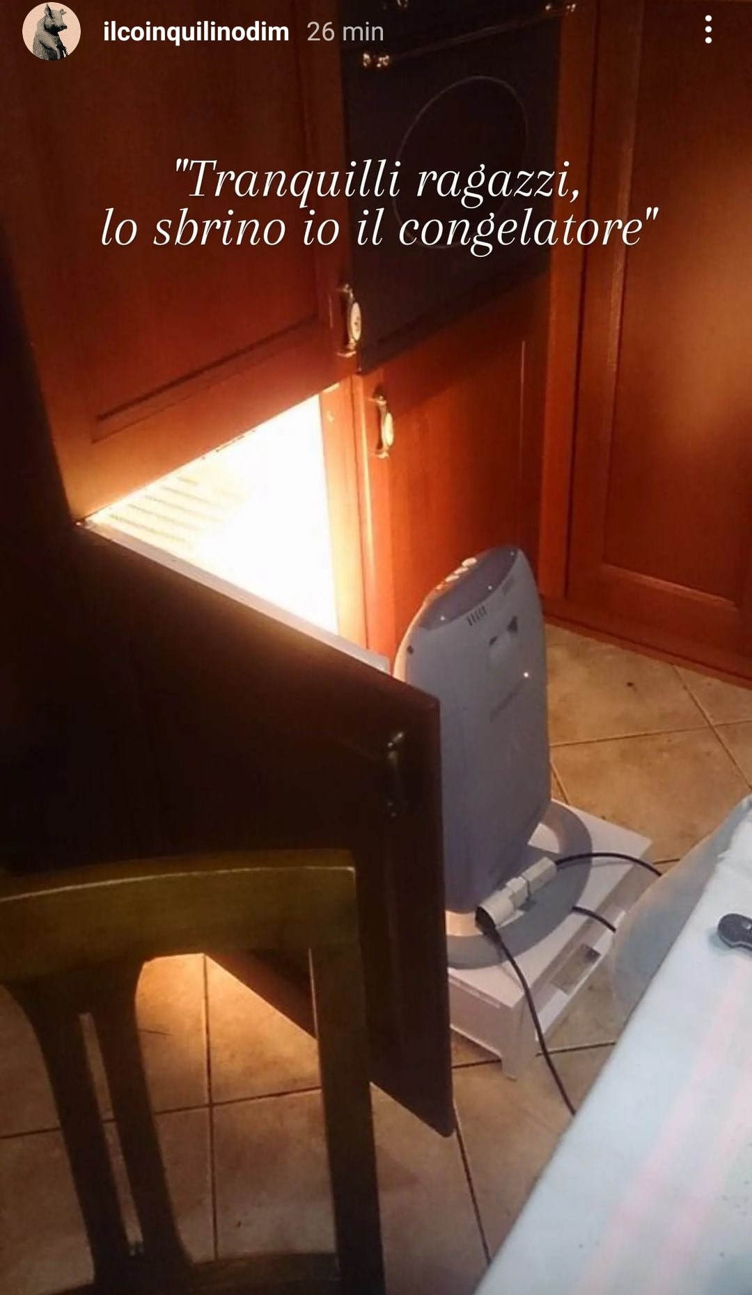 Uno studente fuorisede ha sbrinato così il congelatore. Tutto vero! Credits: ilcoinquilinodim - Instagram