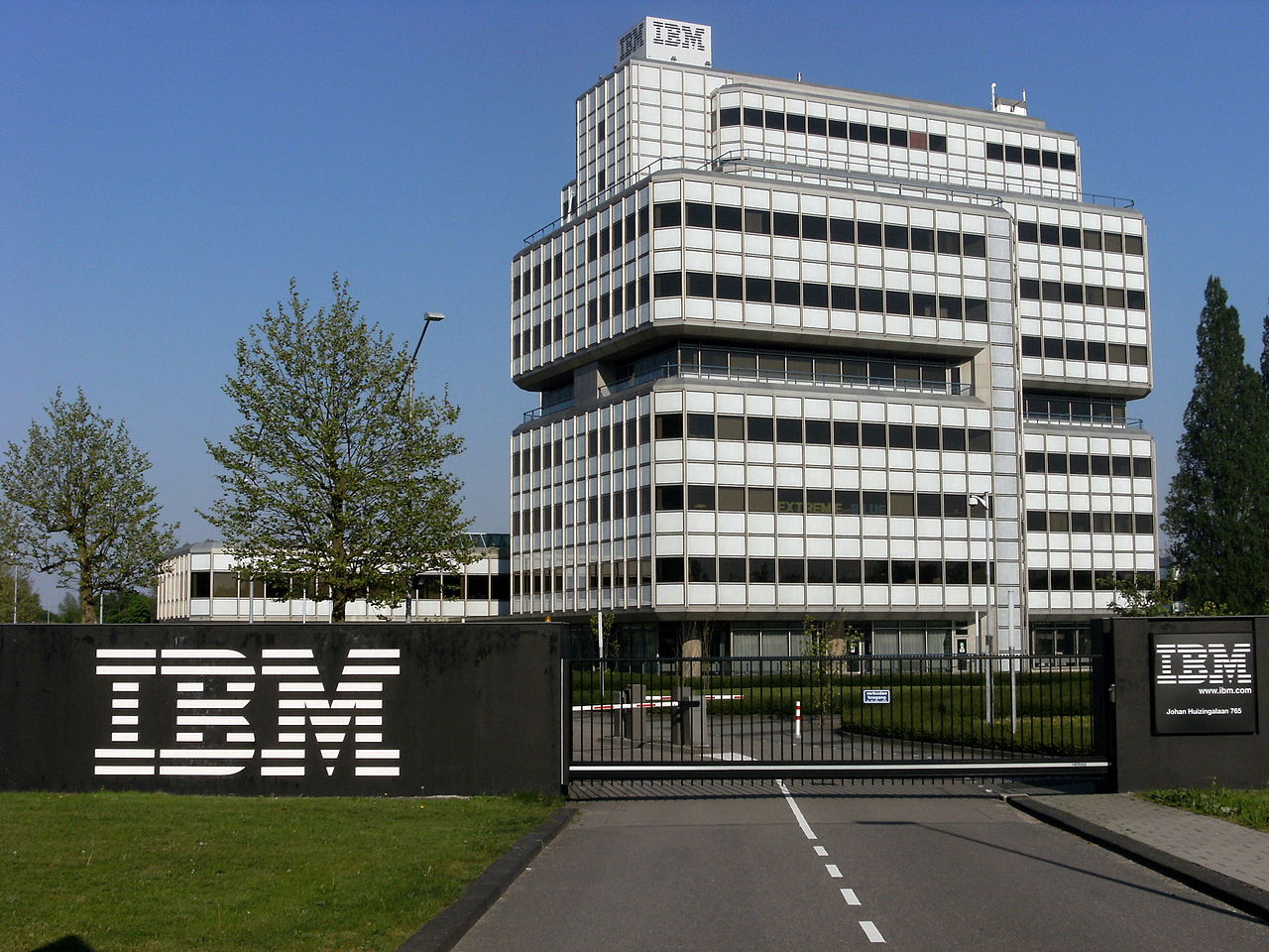 Una sede di IBM, azienda leader nel campo della tecnologia. Fonte: https://commons.wikimedia.org/wiki/User:Mark_Ahsmann
