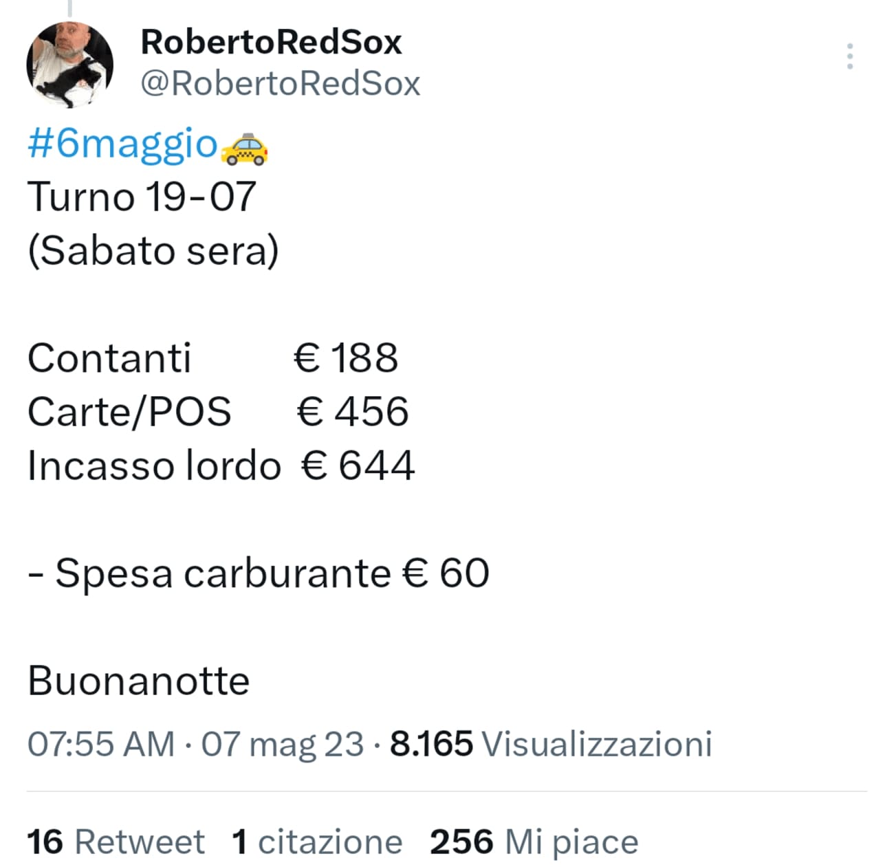 Un tassista di Bologna mostra quanto ha guadagnato nel turno serale del sabato sera. Fonte: robertoredsox - Twitter