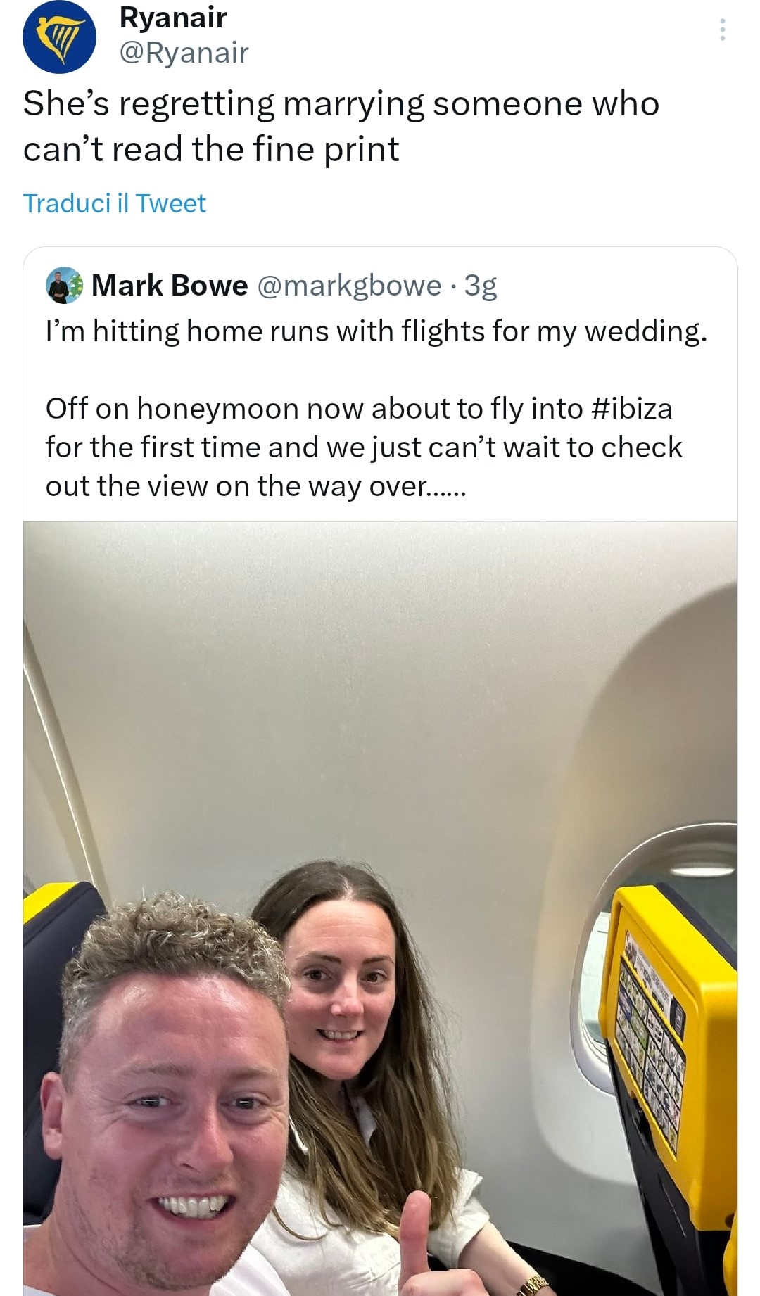 Il tweet della coppia e la risposta salace di Ryanair. Fonte: twitter.com