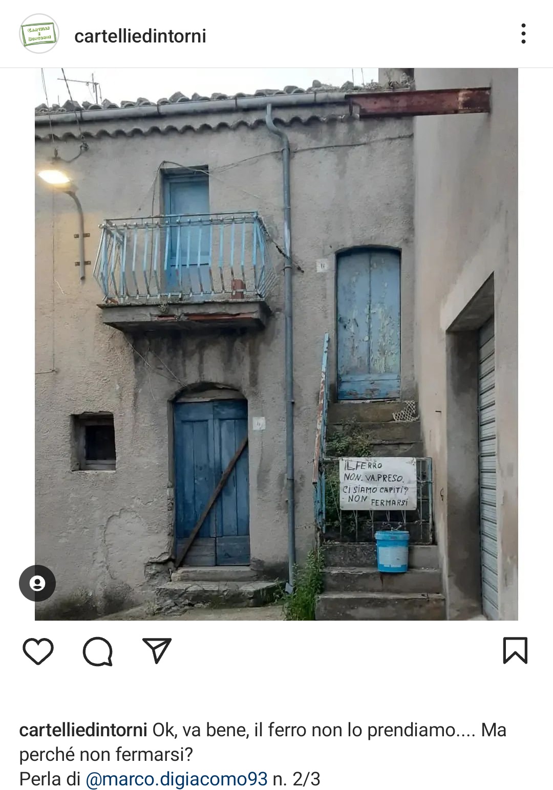 Il borgo dell'Abruzzo con i cartelli minatori. Fonte: cartelliedintorni - Instagram