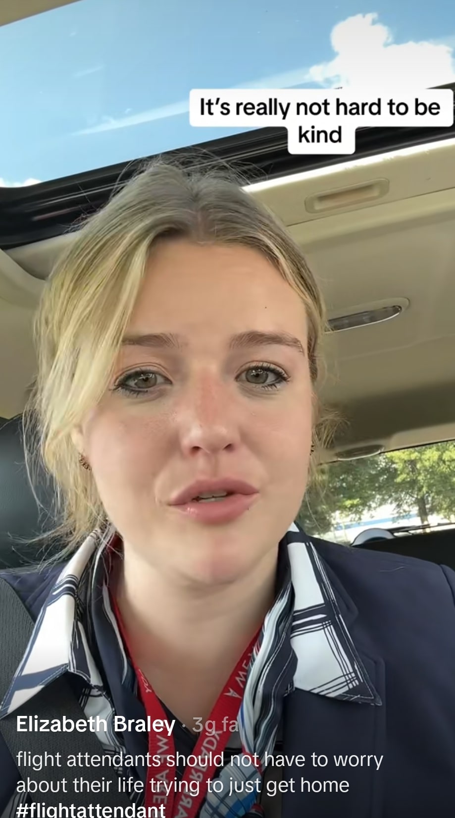 L'assistente di volo in lacrime durante lo sfogo contro la donna misteriosa che l'ha rincorsa. Fonte: elizabethbraley4 - TikTok