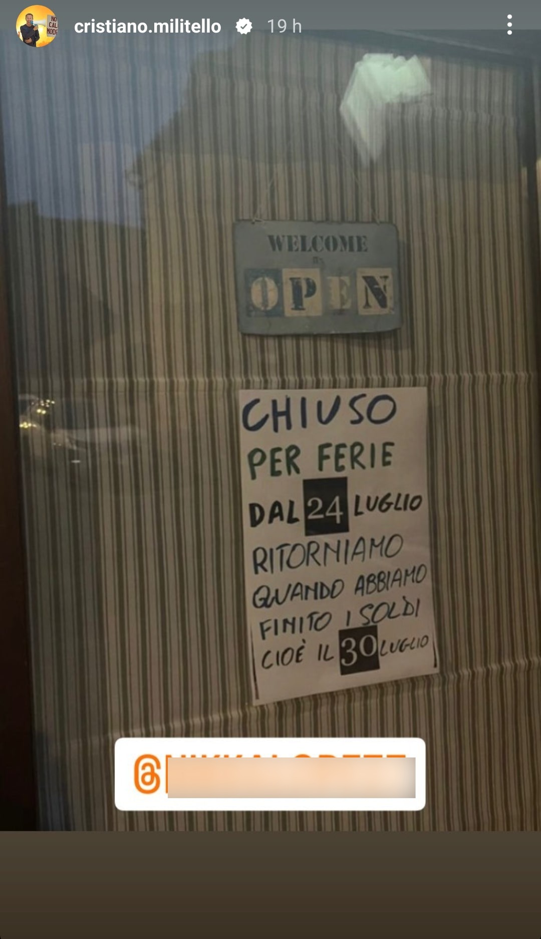 L'originale cartello che indica le date di ferie. Fonte: cristiano.militello - Instagram