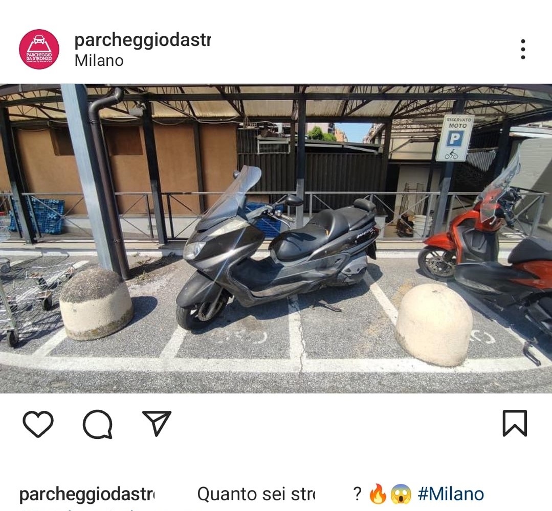 Il peggior scooterista di Milano? Probabilmente sì. Fonte: parcheggiodastro**o - Instagram