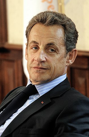 Berlusconi, Forza Italia asfalta Sarkozy: