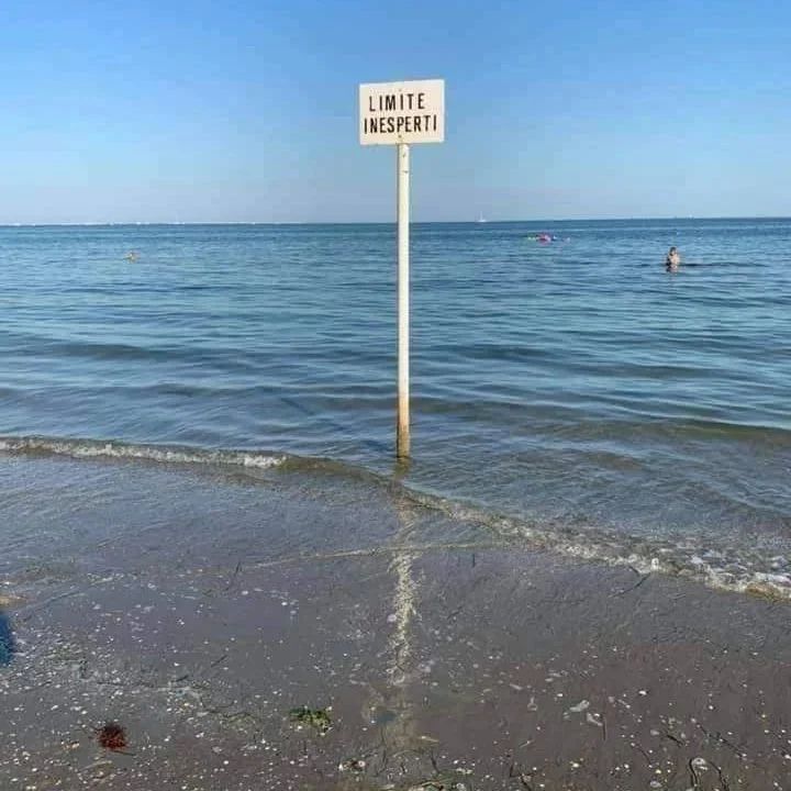 Non solo boe, l'originale cartello per segnalare il pericolo in mare