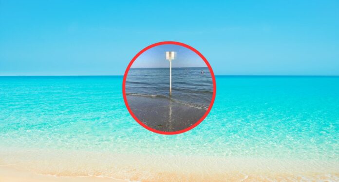 Non solo boe: l'originale cartello per segnalare il pericolo in mare
