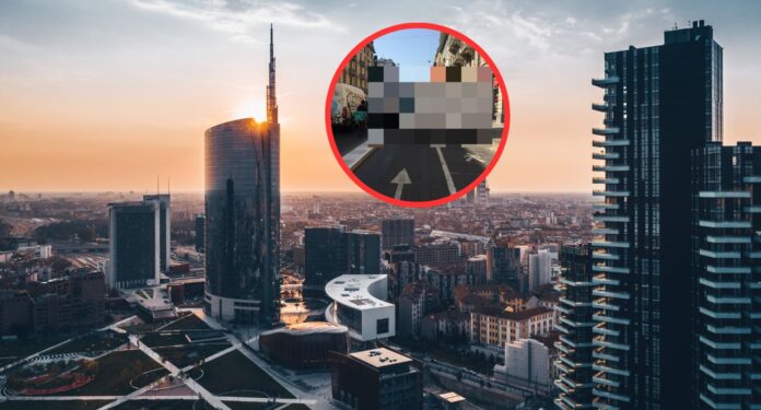 Milano, il parcheggio selvaggio in pieno centro: 