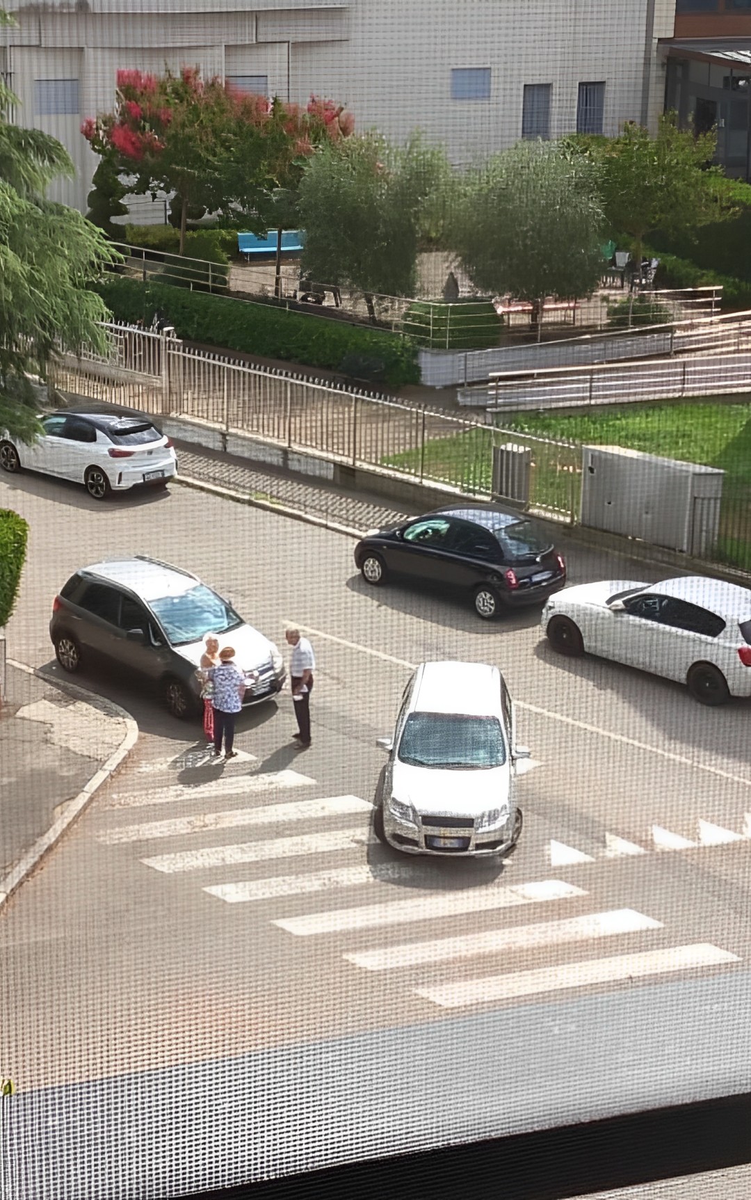 novara parcheggio surreale
