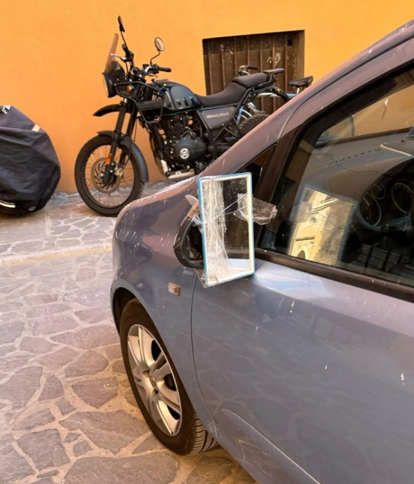 Specchietto dell'auto rotto: ti sarà successo almeno una volta