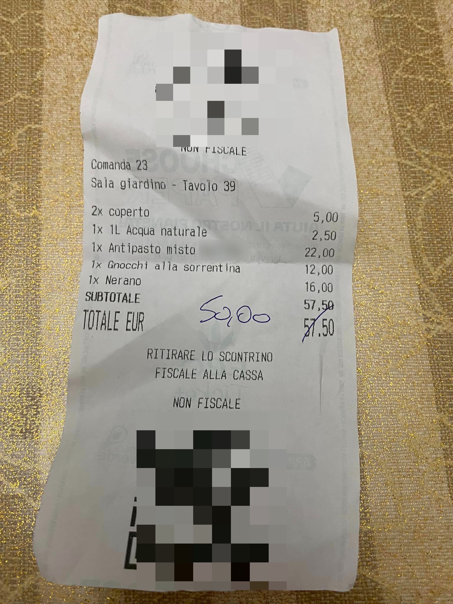 La foto dello scontrino pubblicato dal turista che ha visita la penisola sorrentina