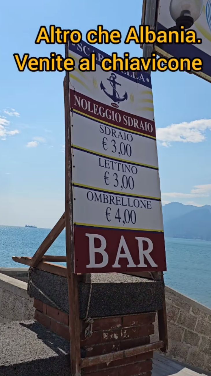 Campania influencer spiaggia mare