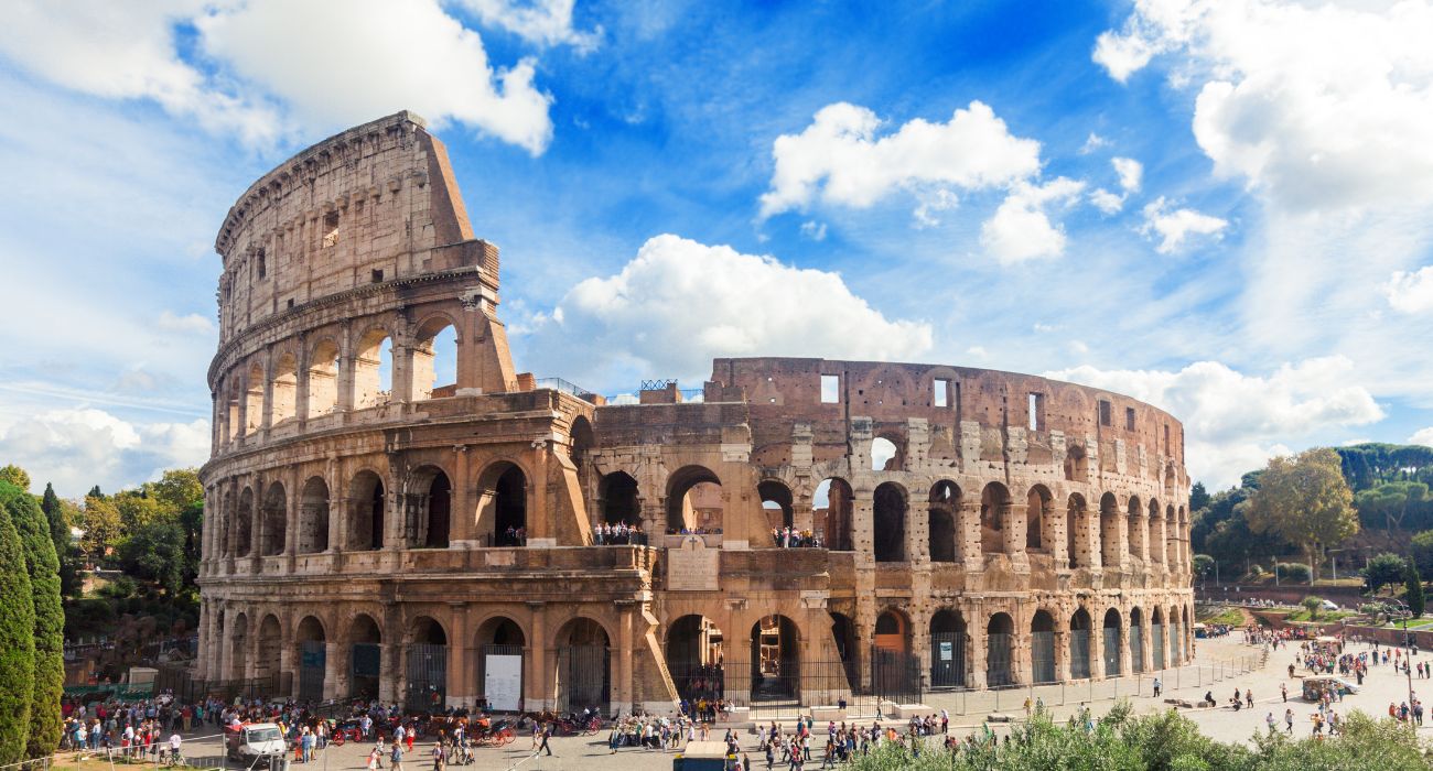 Roma, scene incredibili alla Fontana di Trevi: