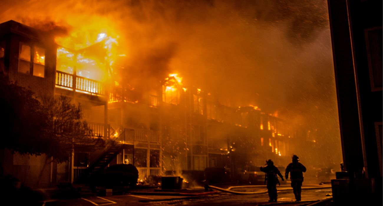Incendio a Roma, un cittadino prende l'iniziativa e compie un gesto eroico