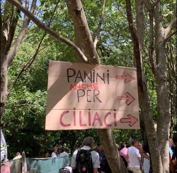 "Panini anche per...": spunta il cartello per celiaci con un errore ortografico tutto da ridere