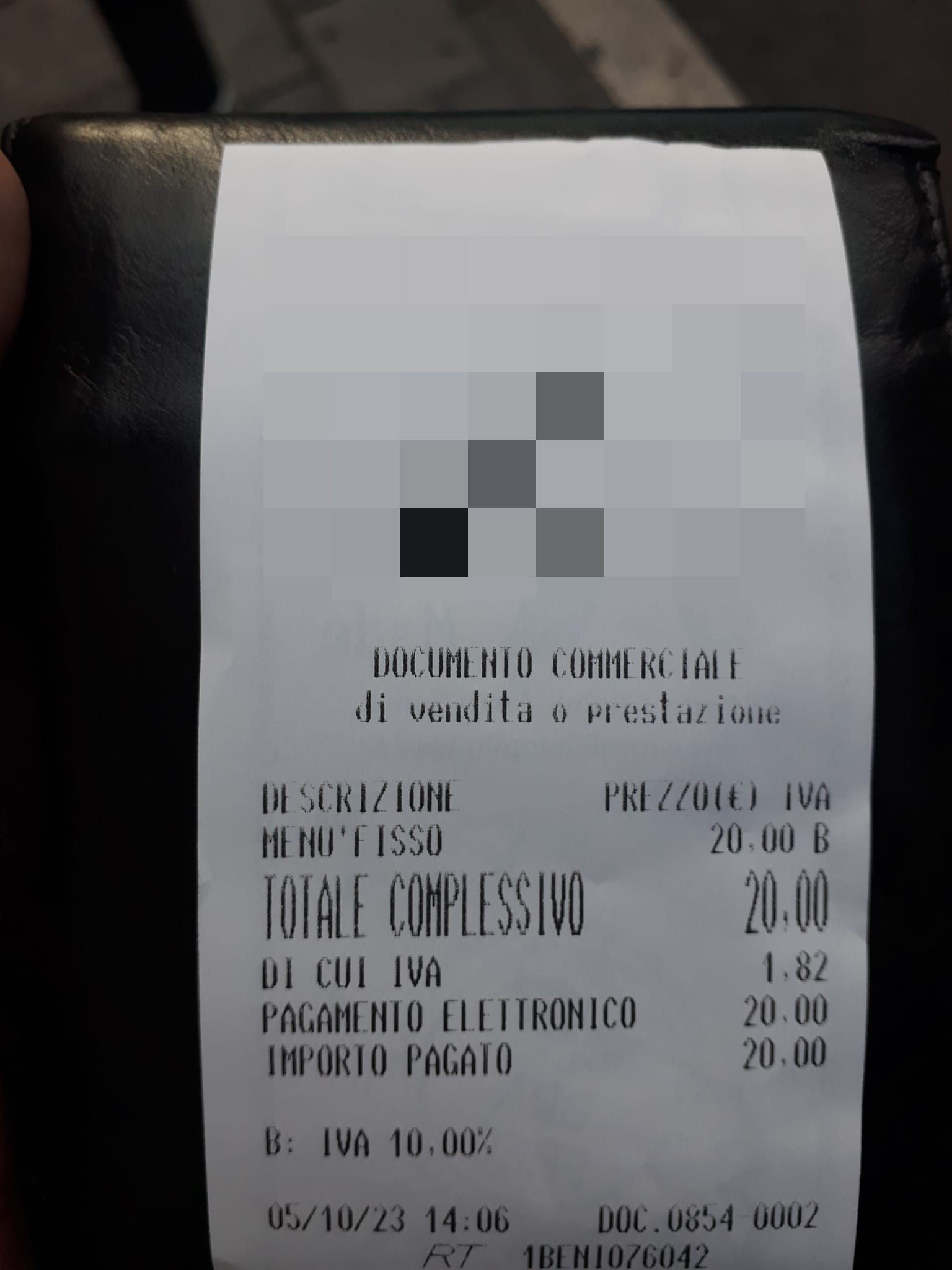 Ascoli Piceno, cliente mostra lo scontrino: "3 antipasti, 1 primo, acqua e vino a 20 euro, ecco cosa ho preso"