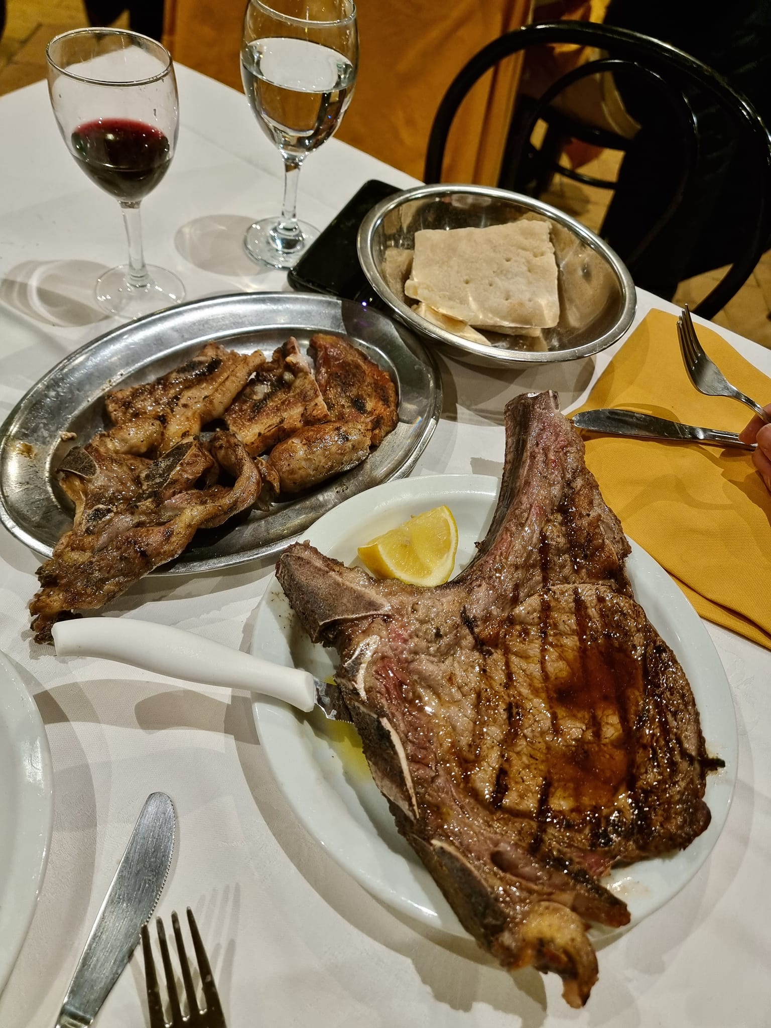 Umbria, turista mostra lo scontrino del rifugio in montagna: "La fiorentina a questo prezzo è un affare!"