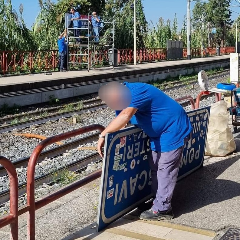 Pompei, nuovo look (con errori) per la stazione dei treni: "Facciamo un passo avanti e mille indietro"