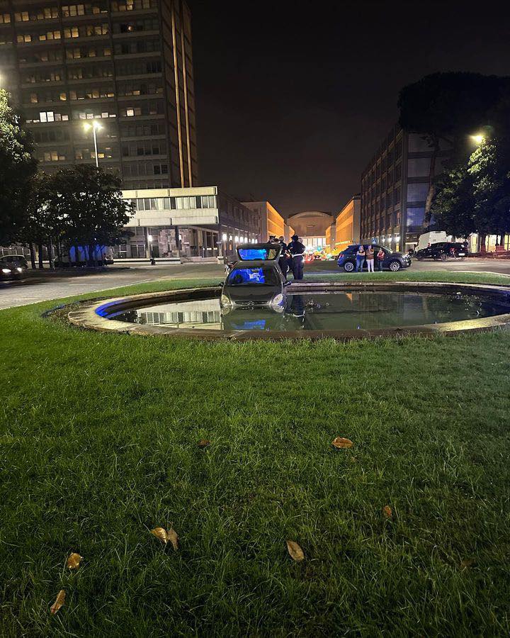 Roma, la fontana dell'Eur torna protagonista dell'ennesimo incidente: "Accade almeno una volta a trimestre"