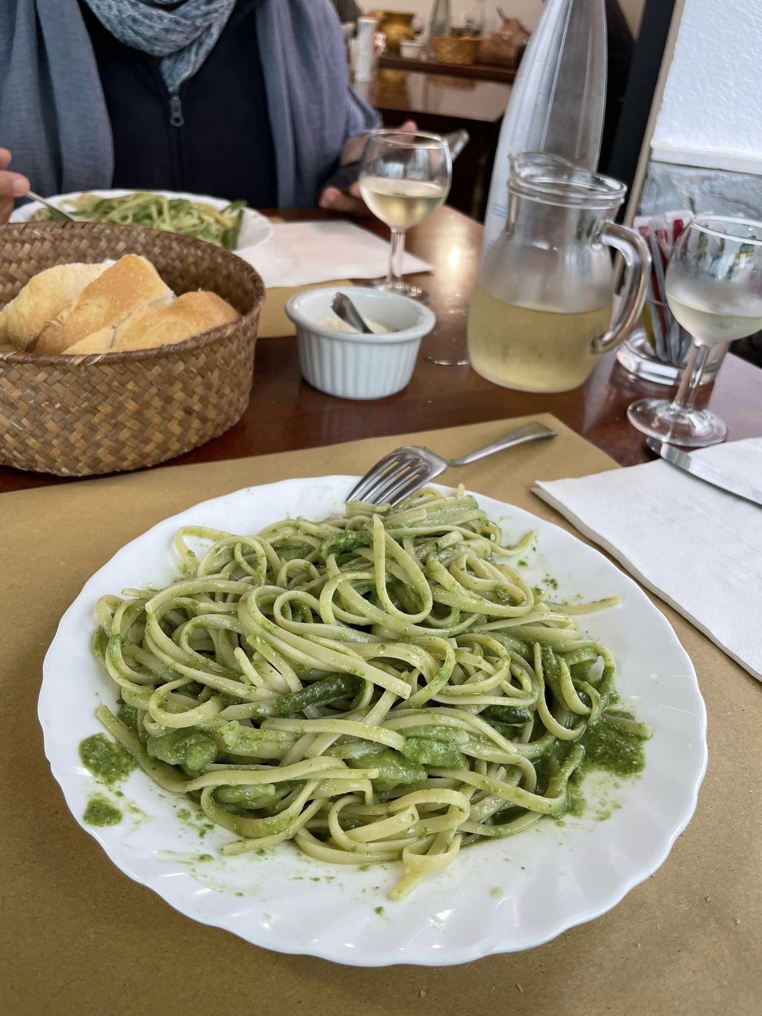Genova, cliente mostra lo scontrino: "Quanto ho pagato per le trenette al pesto con fagiolini e patate"