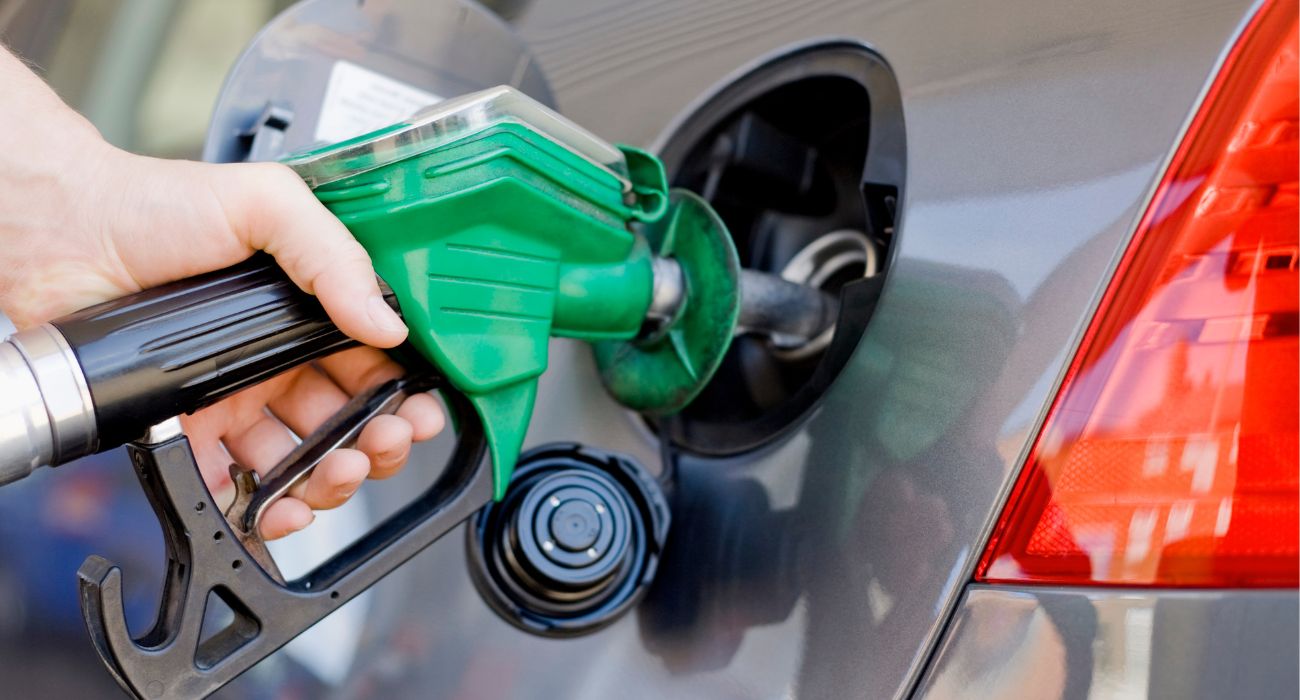 Questi 3 trucchetti alla portata di tutti per risparmiare sul carburante sono il rimedio perfetto contro il caro benzina
