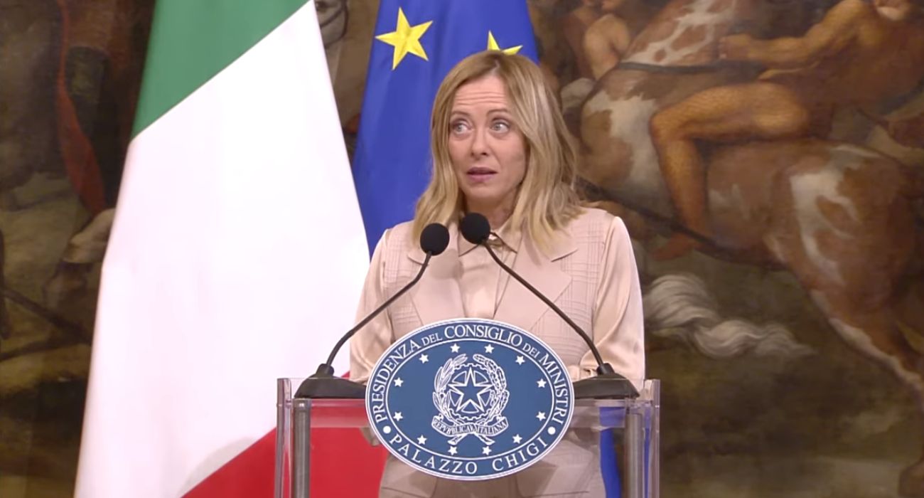 Accordo Italia-Albania sui migranti, Belpietro spettina Serracchiani: "Perché sei così nervosa?"