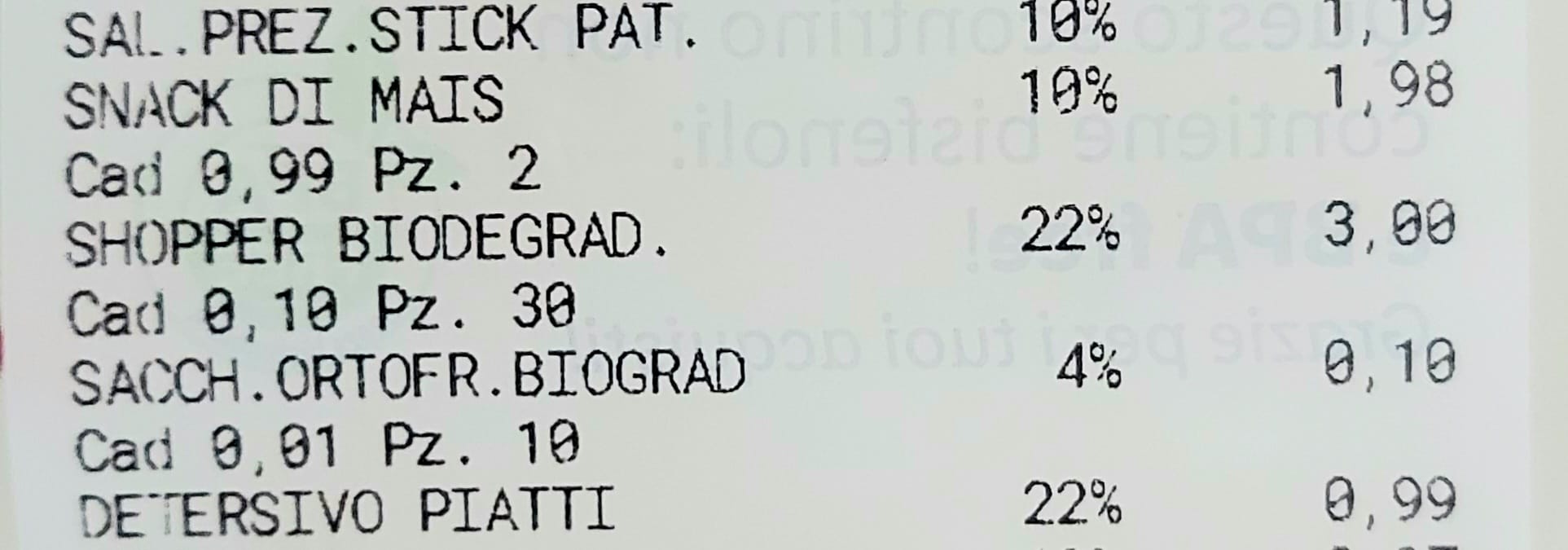 Napoli, denuncia l'incredibile scontrino del supermercato: "Assurdo, 30 buste della spese", ma le fanno notare un dettaglio