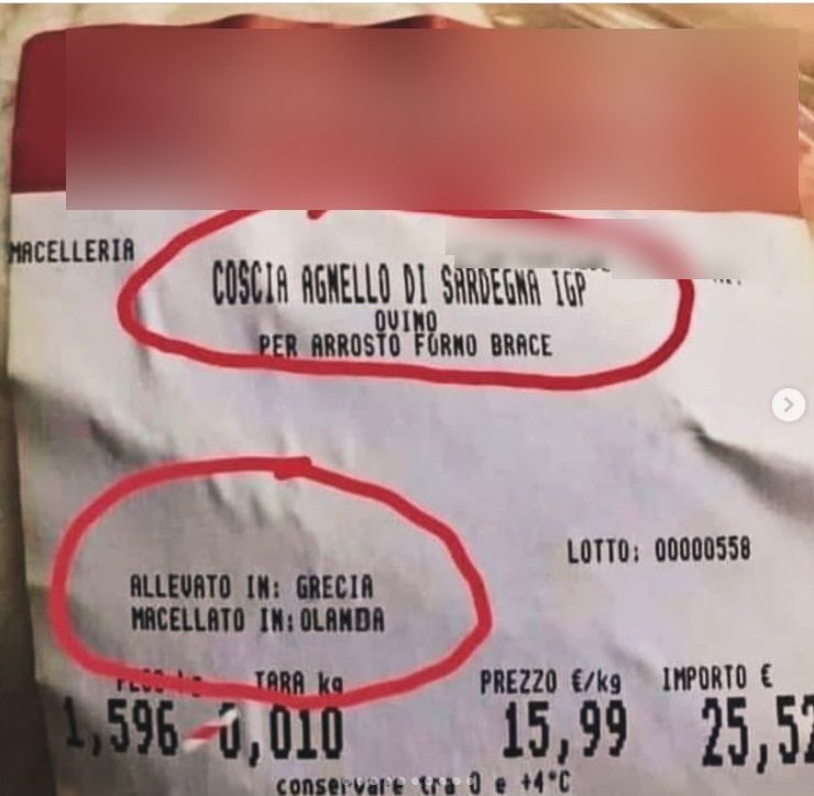 Milano, compra una coscia di agnello di Sardegna al supermercato ma l'etichetta svela l'amara verità: "Ci prendono in giro"