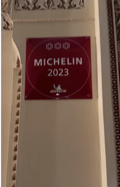 Piemonte, mostra lo scontrino del ristorante stellato: "1.180 euro in due: cosa abbiamo preso"