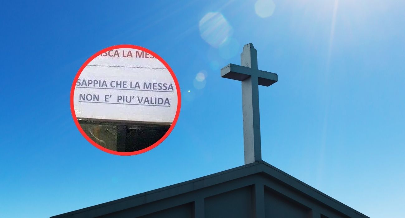 Parroco espone un cartello per i fedeli irrispettosi all'ingresso della chiesa: "Quando la messa non è più valida"