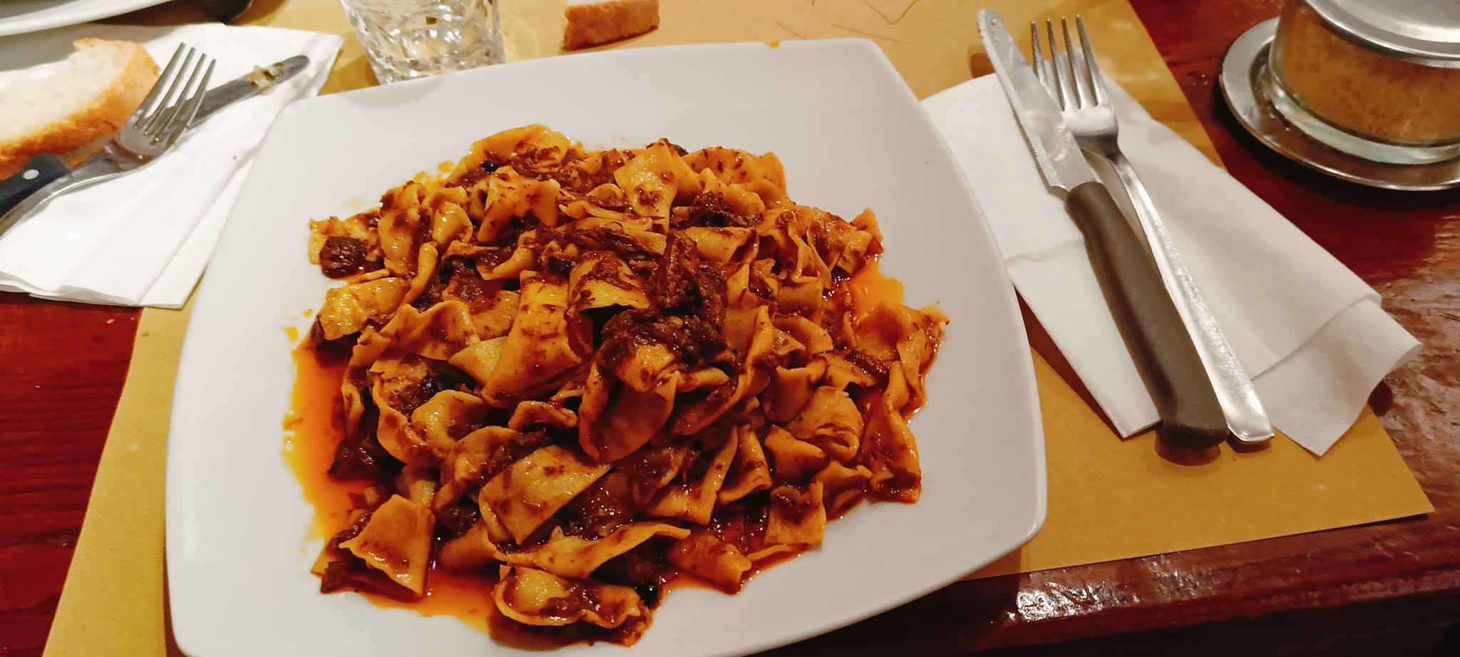 Siena, mostra lo scontrino del pranzo tipico nel borgo medievale: "55 euro in 2: cosa abbiamo preso"