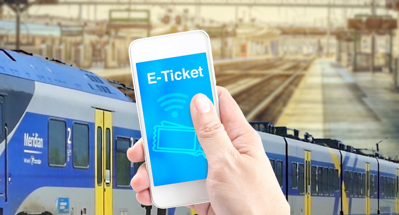 Passeggera compra il biglietto digitale del treno e riceve una multa inaspettata: "80 euro per un clic mancato"