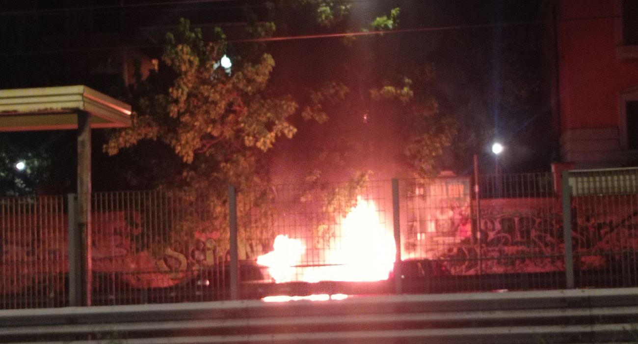 Roma auto fiamme 2