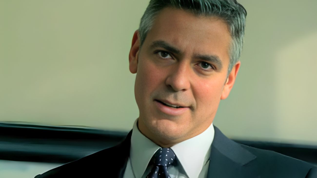 George Clooney, stasera in tv il film capolavoro Tra le nuvole