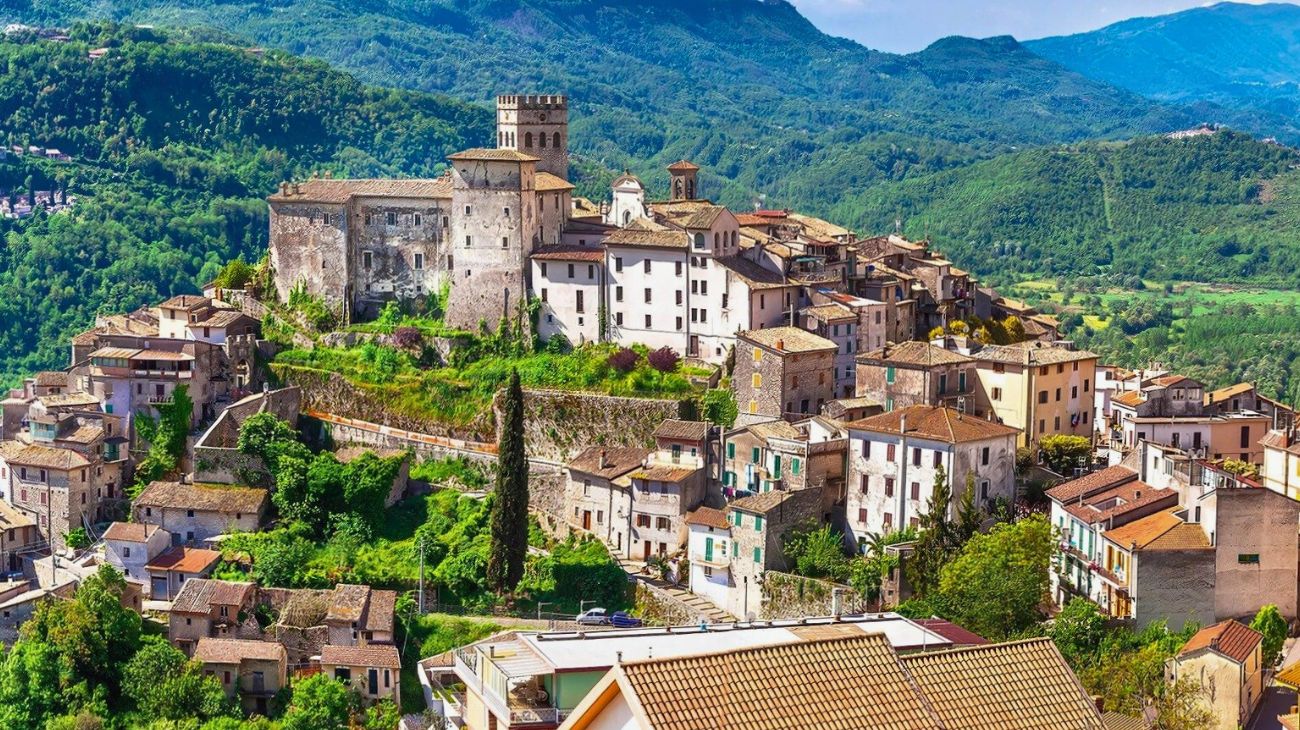 Lazio piccola Parigi borgo