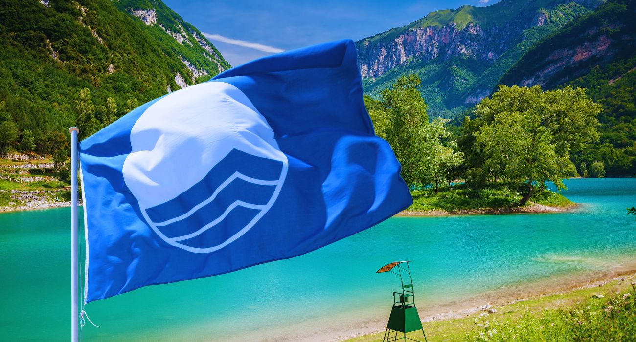 lago bandiera blu