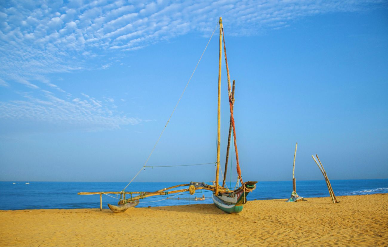 Negombo Beach si trova al centro dello Sri Lanka, sulla costa occidentale, non lontanissimo dalla capitale Colombo.