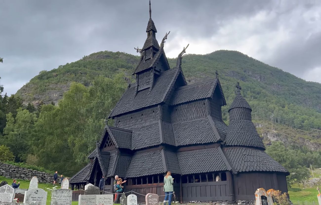 La chiesa vichinga, dal colore molto particolare e affascinante.