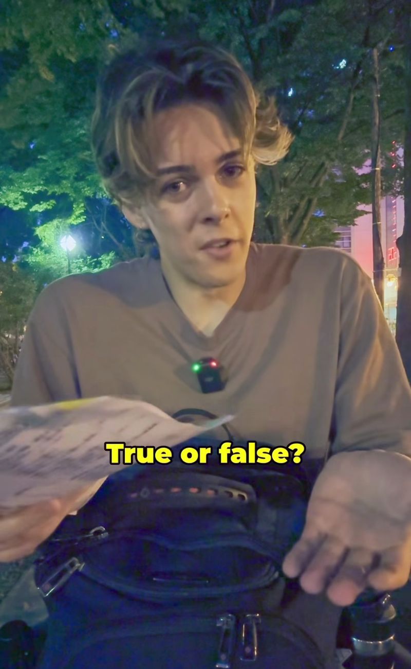 Mikagu ha spiegato che l'esame teorico della patente in Giappone contiene domande ingannevoli, almeno a suo avviso.