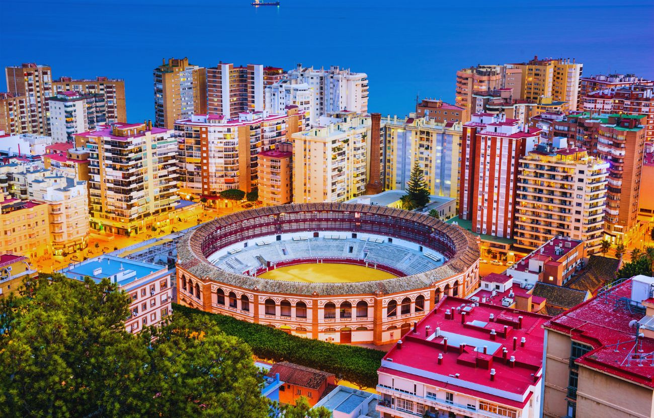 Malaga è una città molto bella della Spagna ed è soleggiata per gran parte dell'anno.