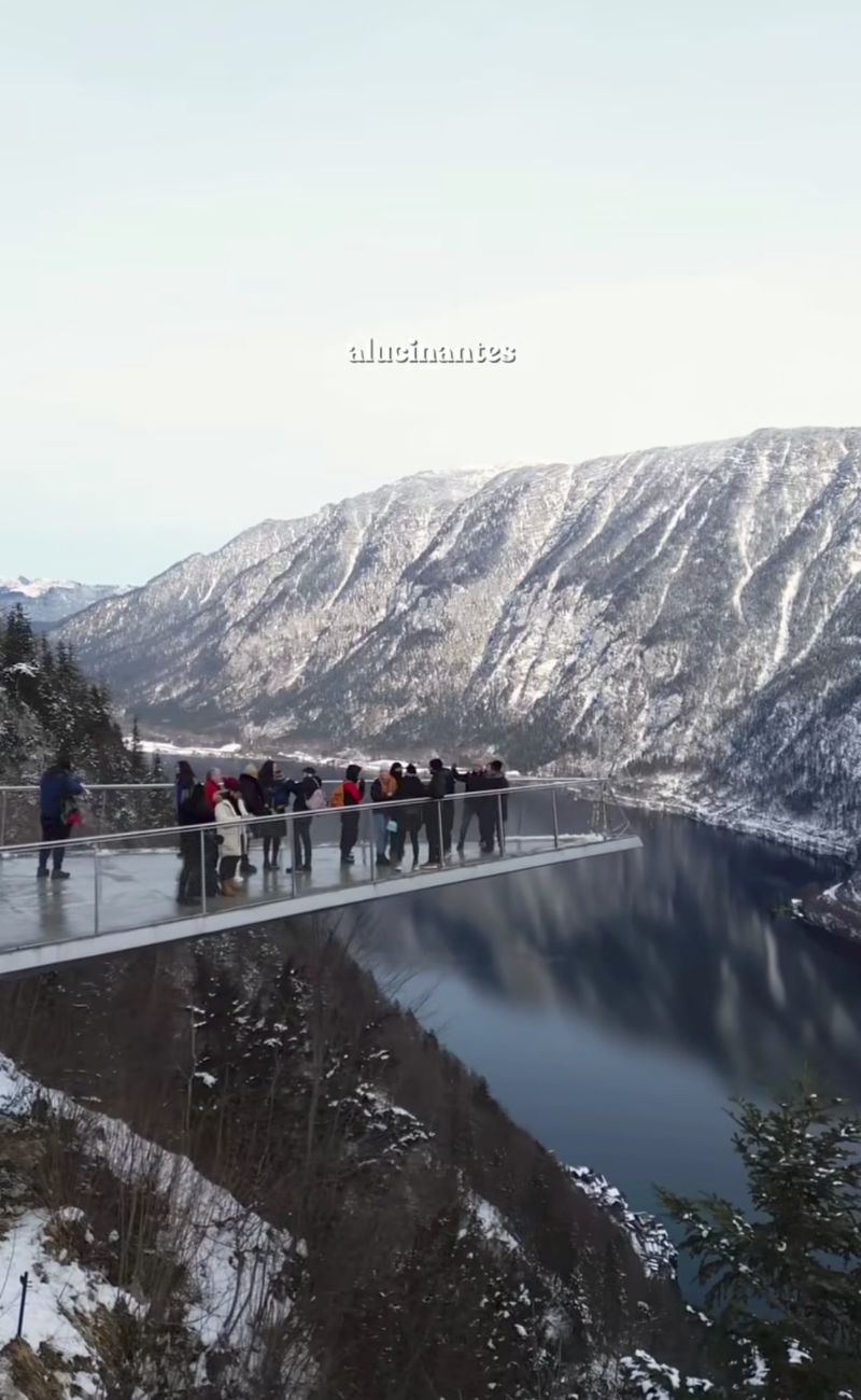 C'è un fantastico belvedere con vista sul lago in questo posto incantato dell'Austria